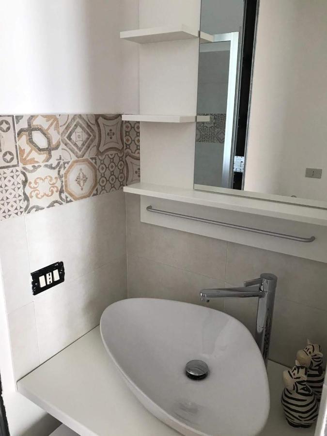 Aria Di Casa B&B Cantù Екстериор снимка