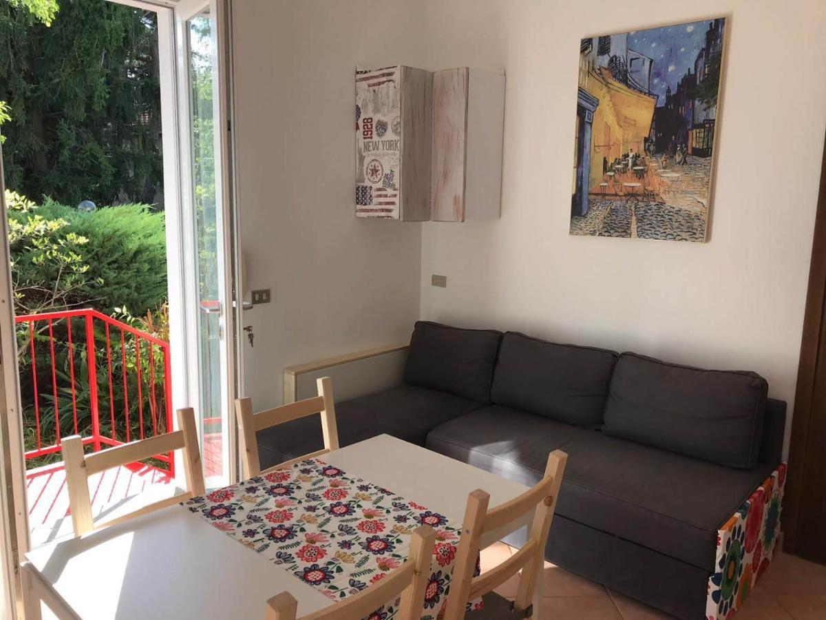 Aria Di Casa B&B Cantù Екстериор снимка