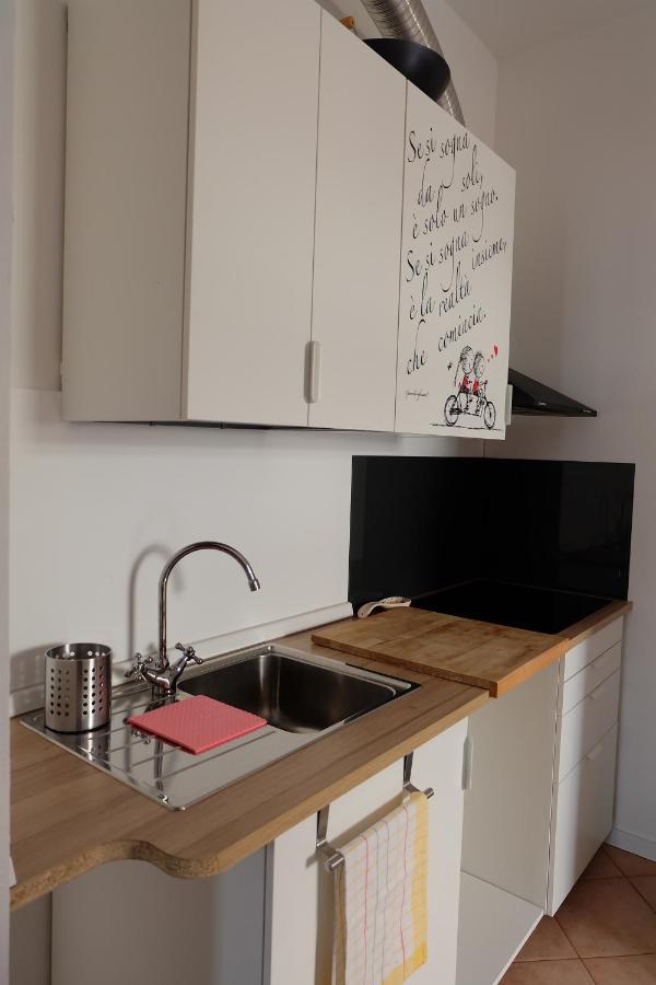 Aria Di Casa B&B Cantù Екстериор снимка