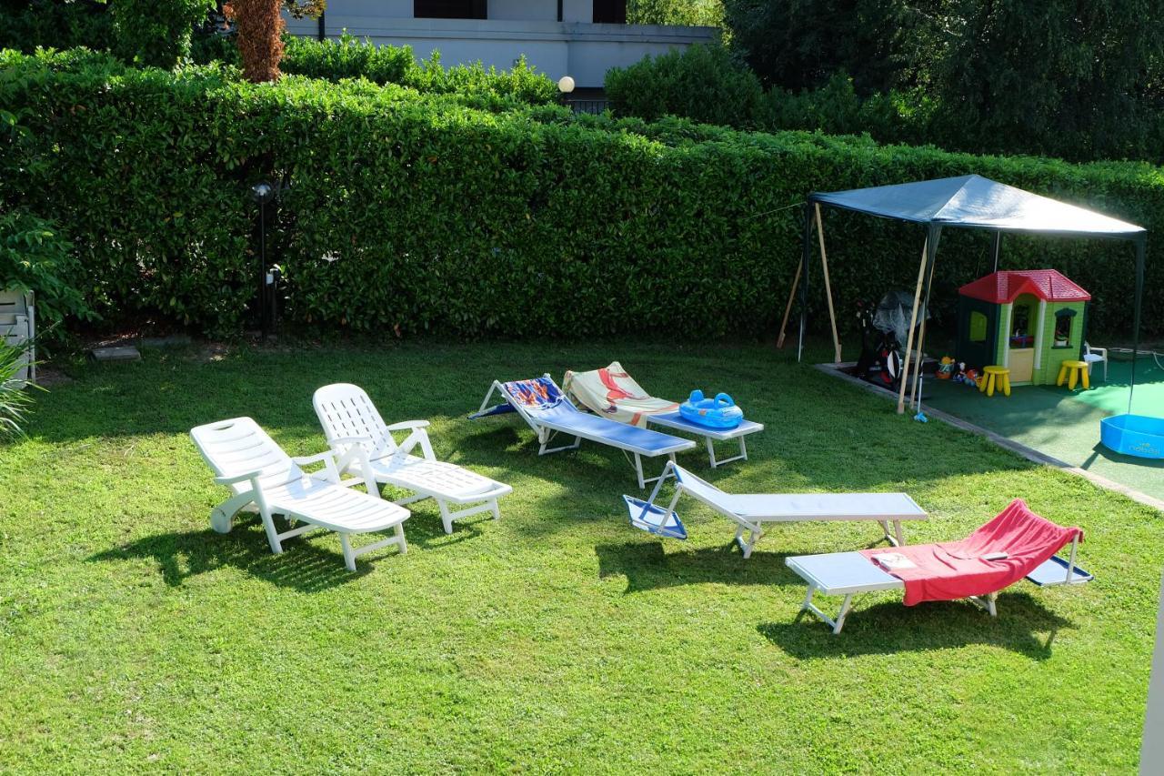 Aria Di Casa B&B Cantù Екстериор снимка