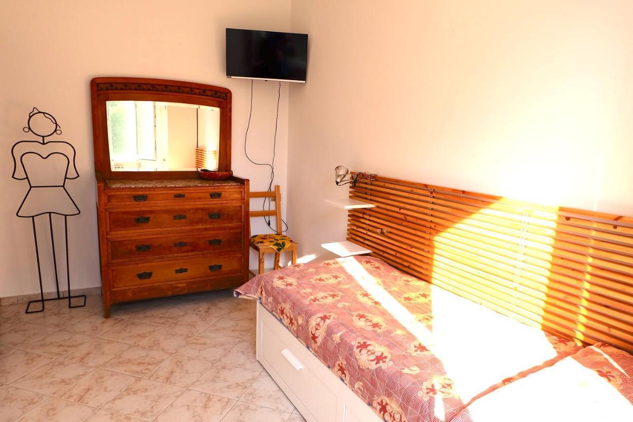 Aria Di Casa B&B Cantù Екстериор снимка