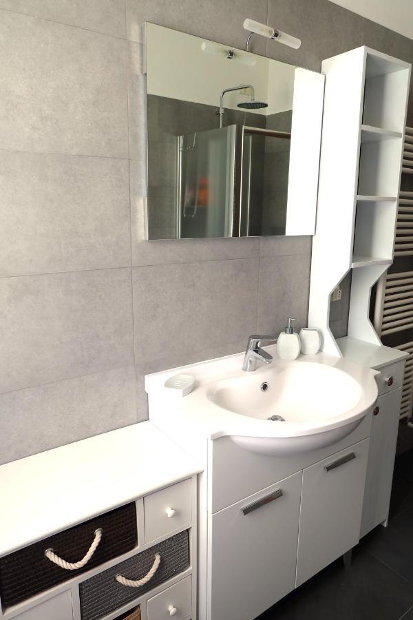 Aria Di Casa B&B Cantù Екстериор снимка