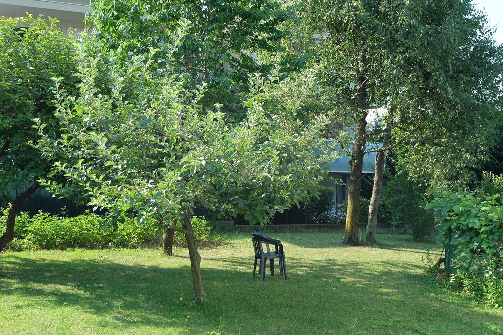 Aria Di Casa B&B Cantù Екстериор снимка