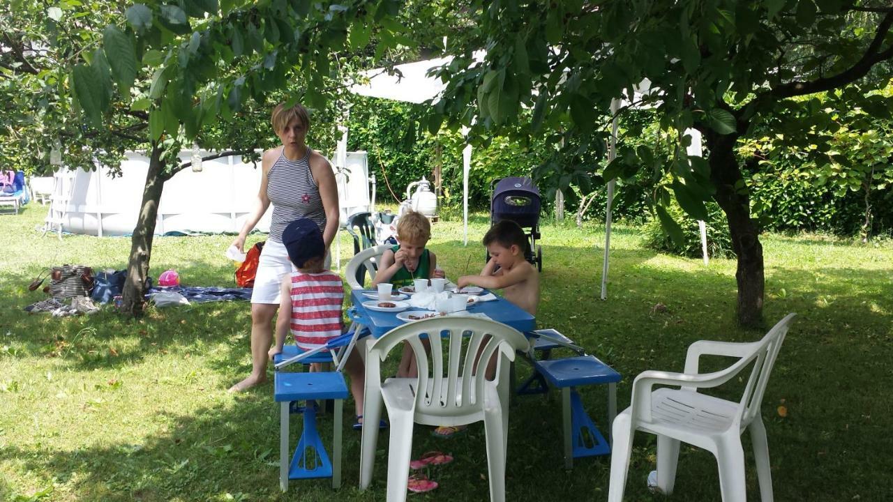 Aria Di Casa B&B Cantù Екстериор снимка